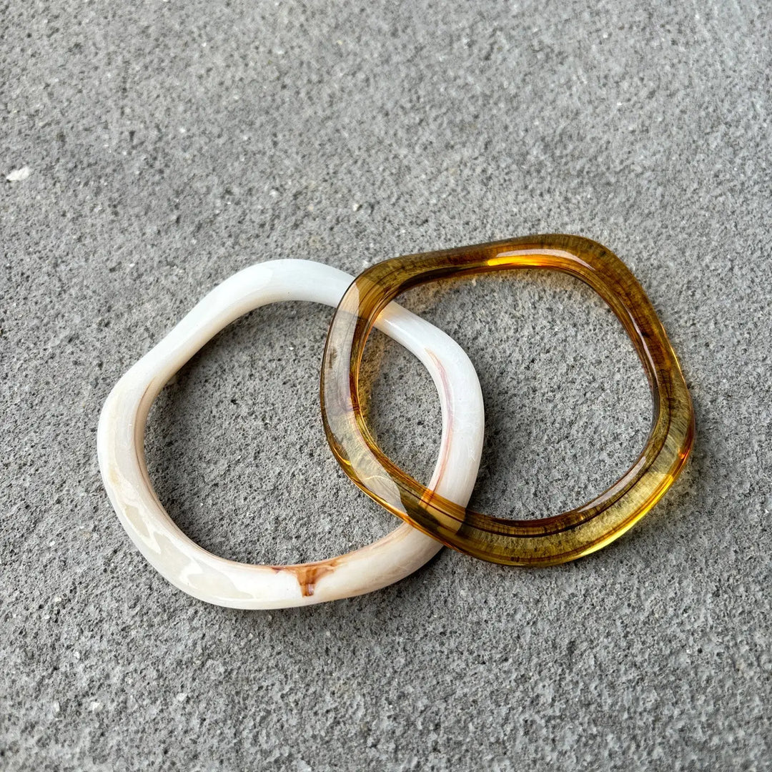 Lot de 2 bracelets en résine ondulée