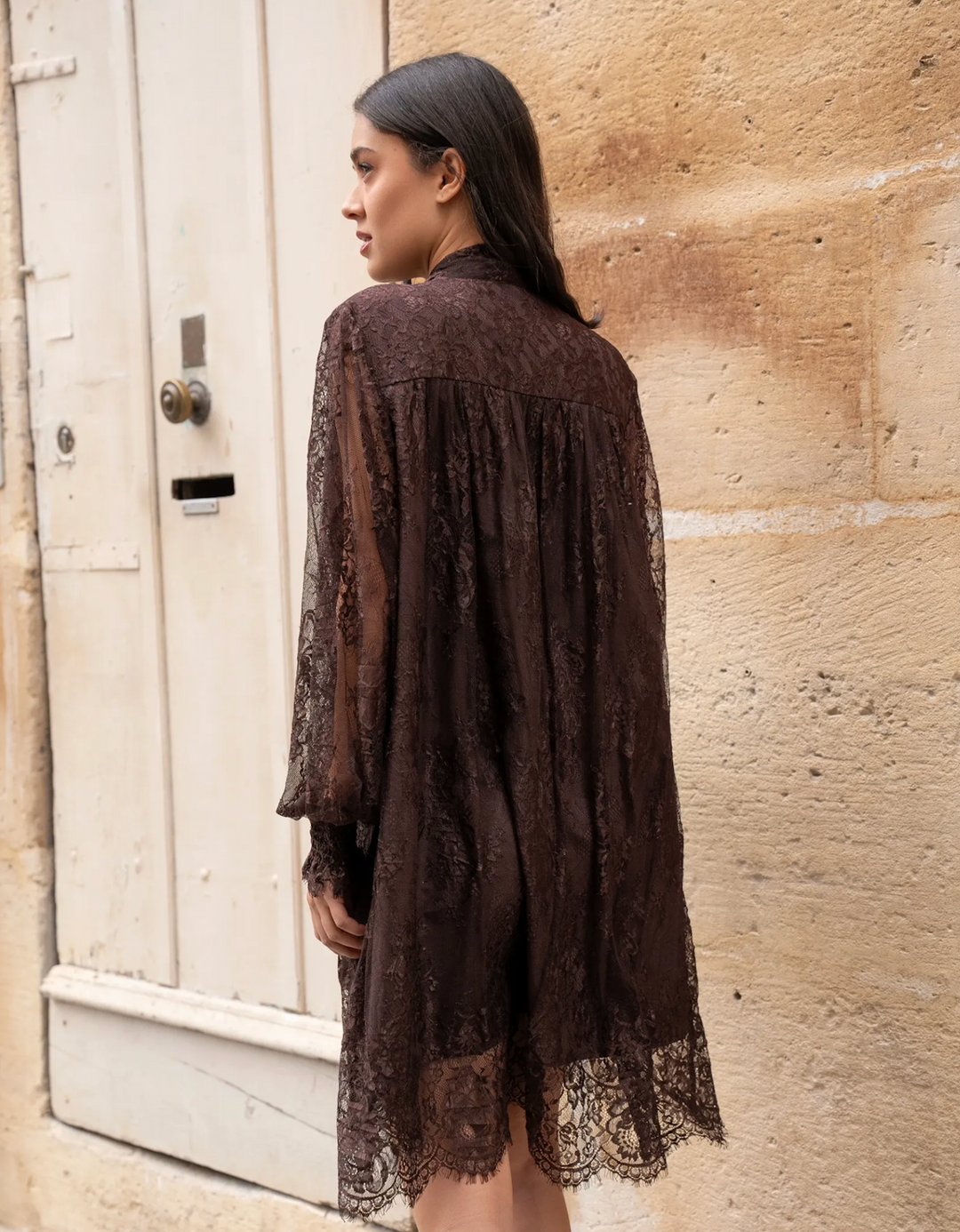 Robe en dentelle avec noeud