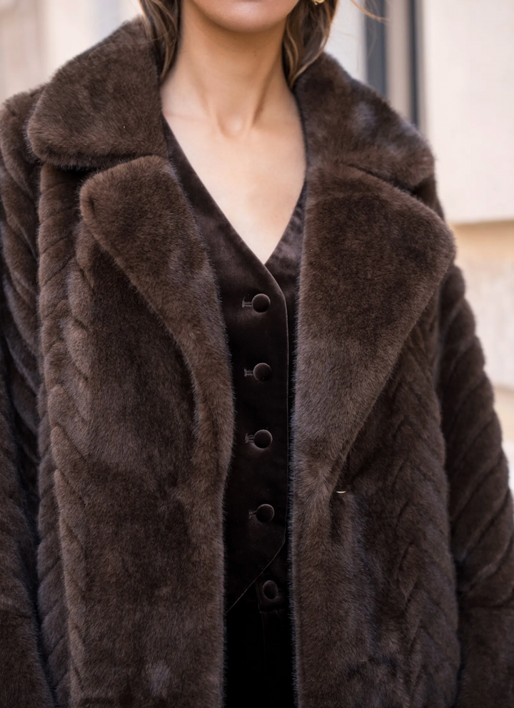 Manteau long en fausse fourrure