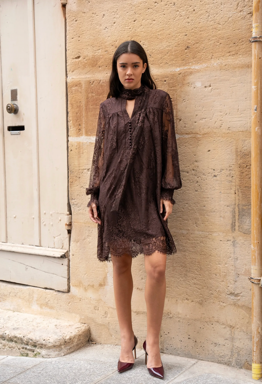 Robe en dentelle avec noeud