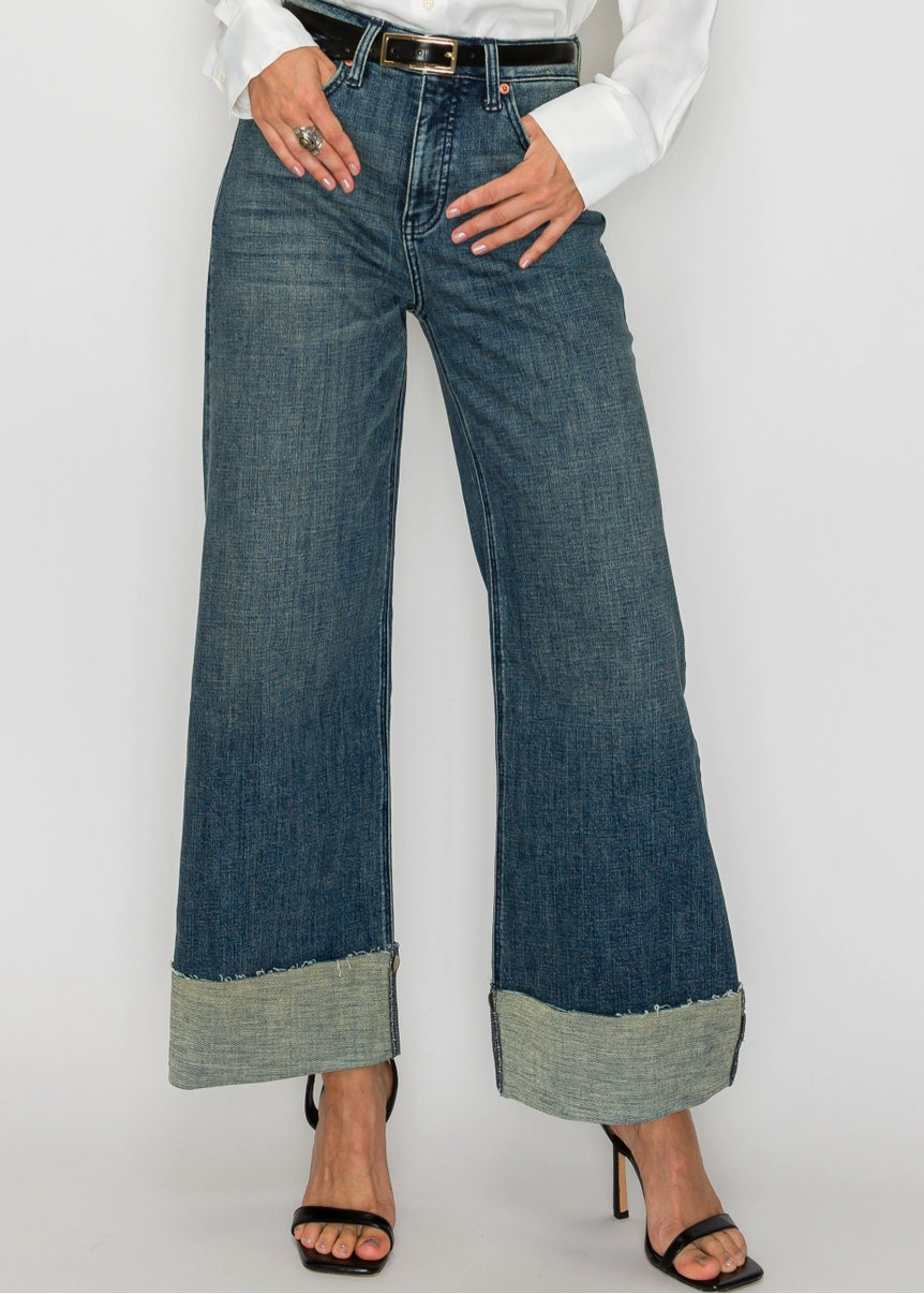 Jean large à taille haute avec contrôle du ventre et revers