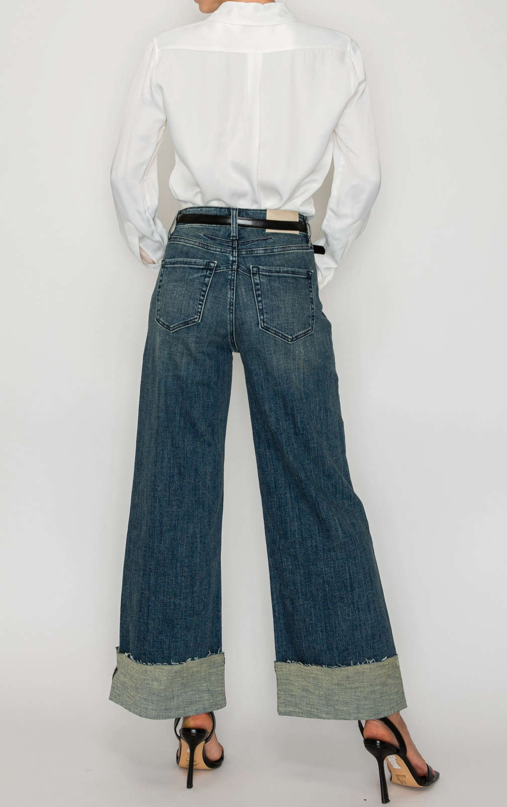 Jean large à taille haute avec contrôle du ventre et revers