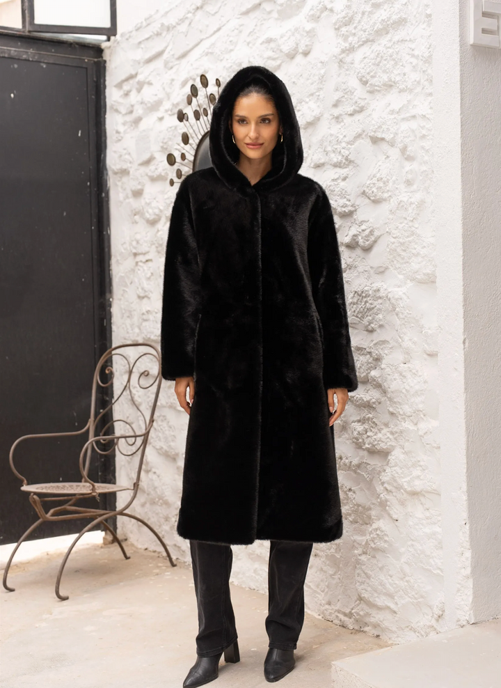 Manteau long en fausse fourrure à capuche