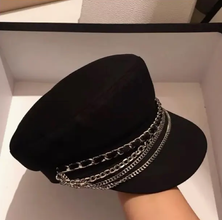 Casquette Gavroche Noire élégante avec chaînes