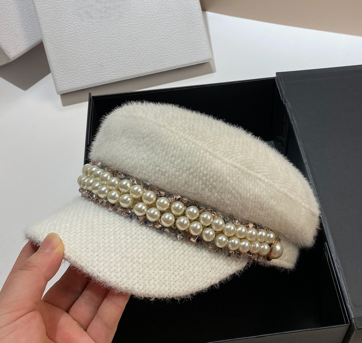 Chapeau Baker Boy avec des détails en perles de luxe