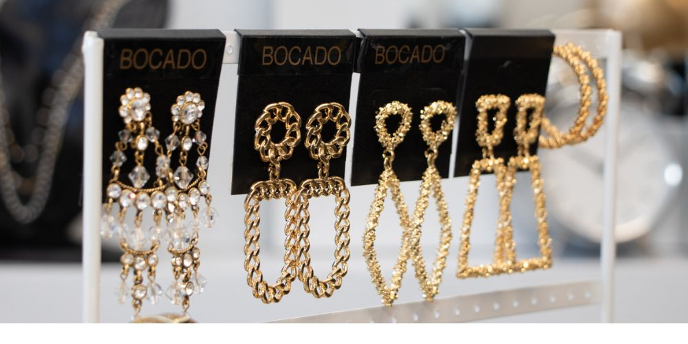 Accessories gold earrings