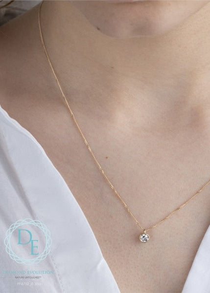 Pendentif en diamant cultivé en laboratoire en or jaune 10 carats