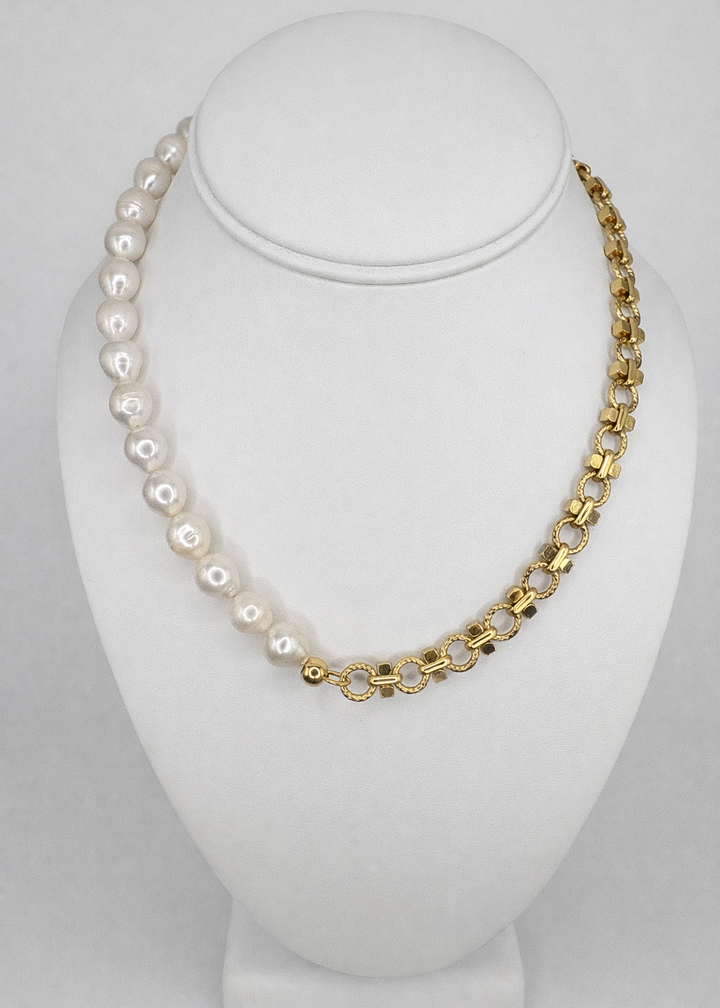 Collier bicolore perles et chaîne dorée