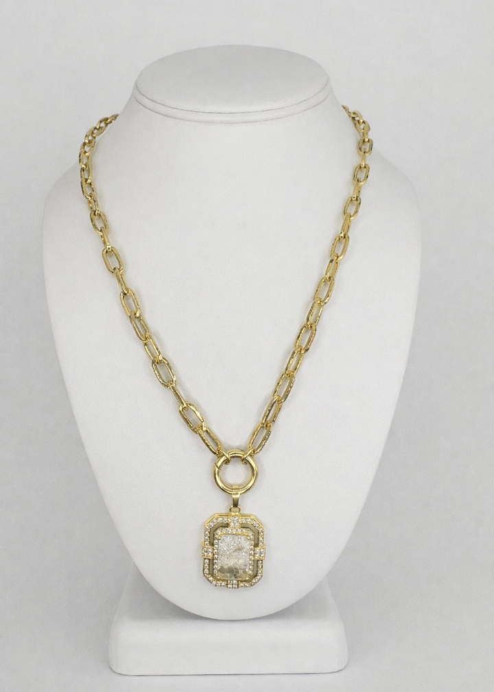 Collier doré avec pendentif cristal luxe