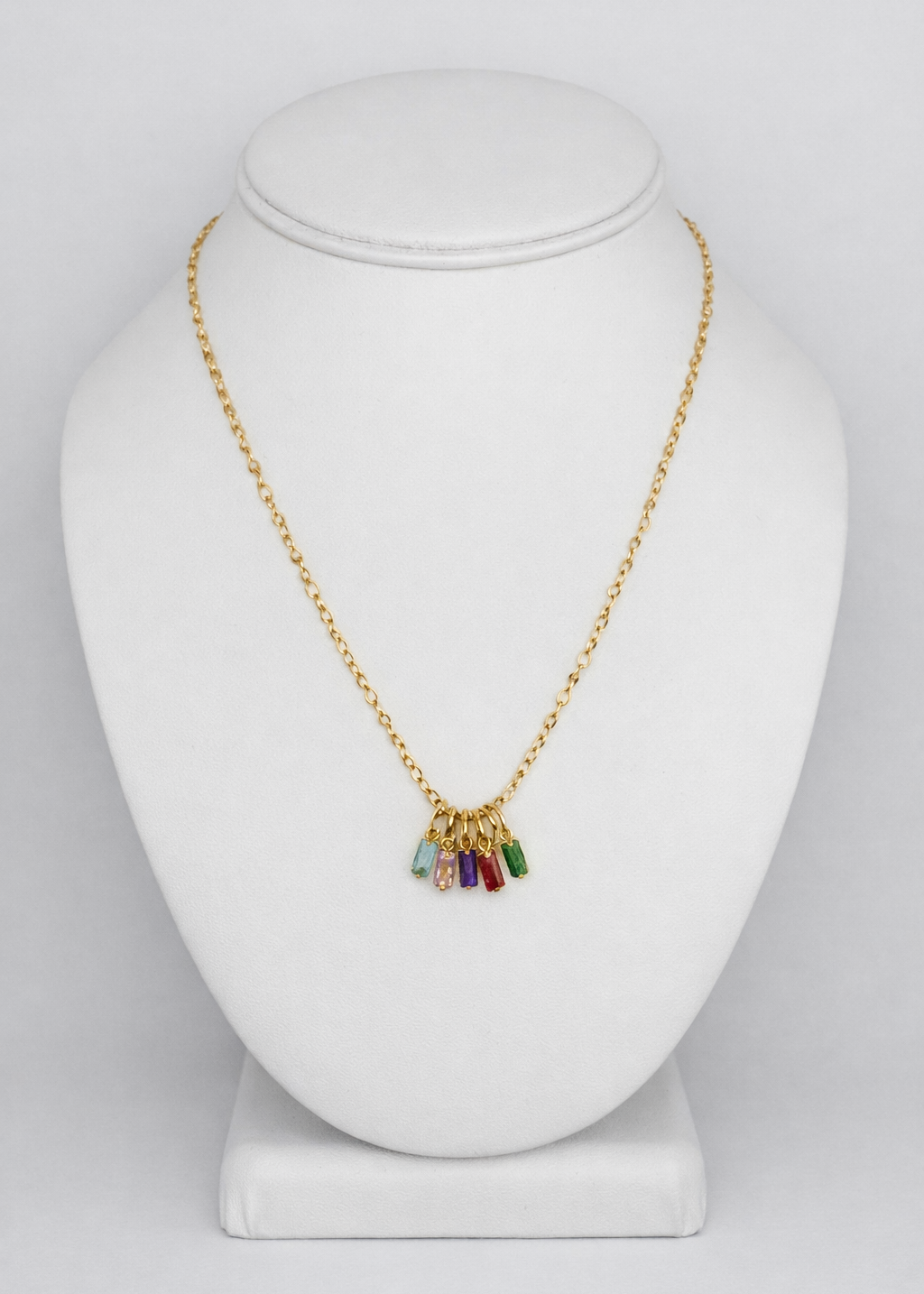 Collier doré à pendentifs colorés