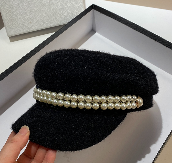 Chapeau Baker Boy avec des détails en perles de luxe