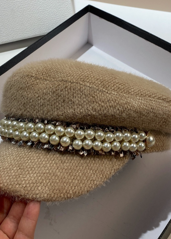 Chapeau Baker Boy avec des détails en perles de luxe