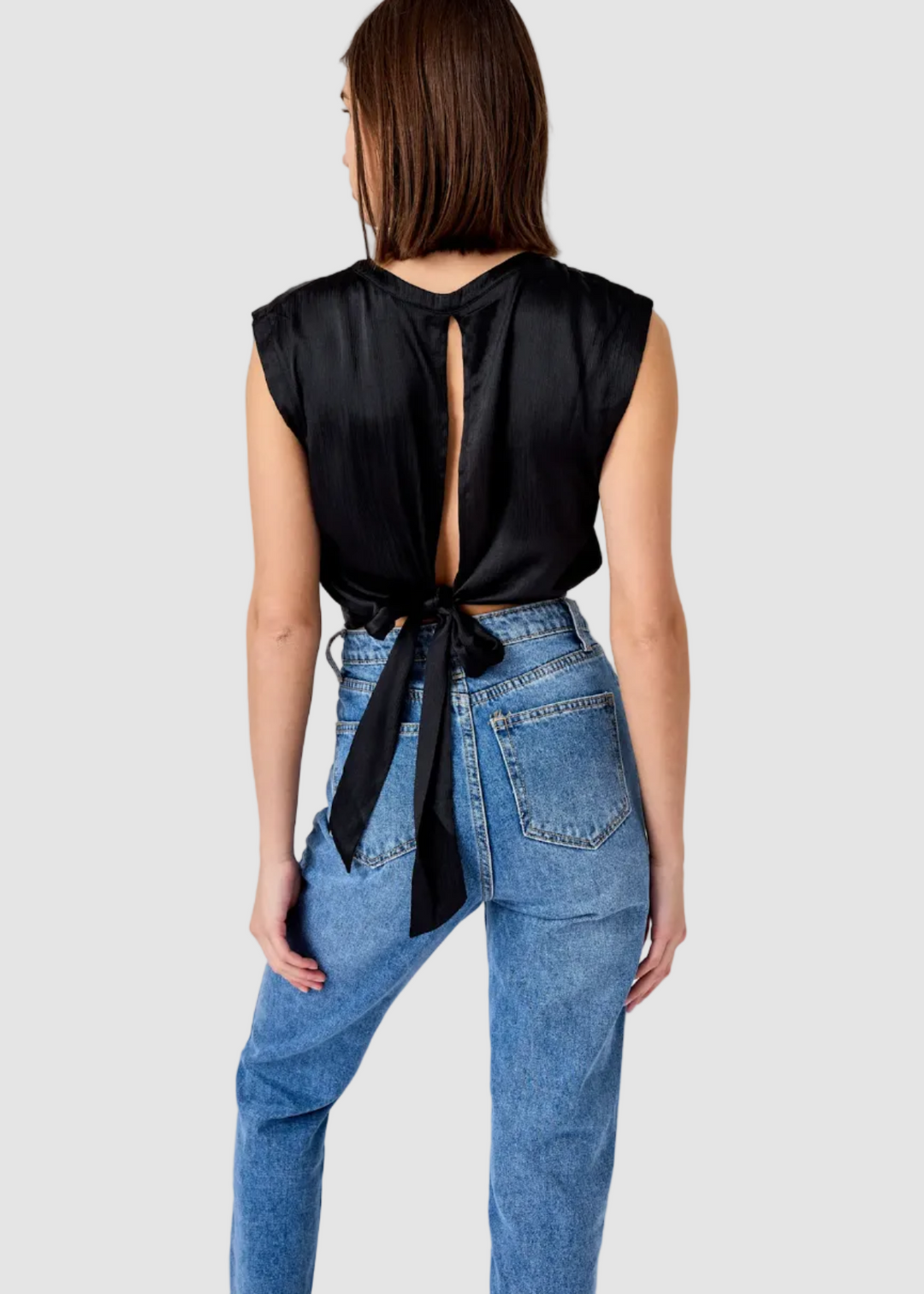 Top soyeux avec nœud dans le dos Maggie