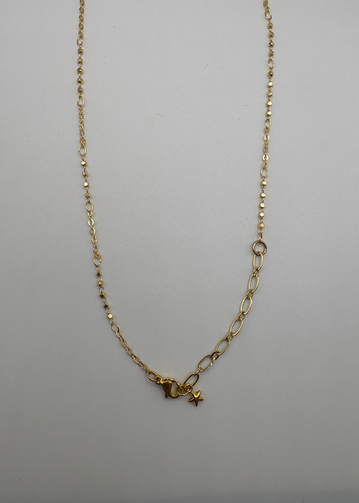 Collier doré à pendentifs colorés