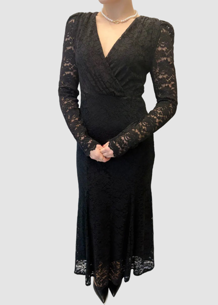 Robe en dentelle cache-coeur