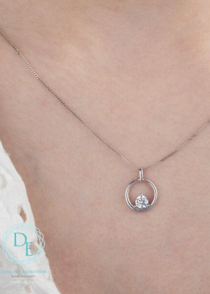 Pendentif en diamant cultivé en laboratoire en or blanc 10 carats