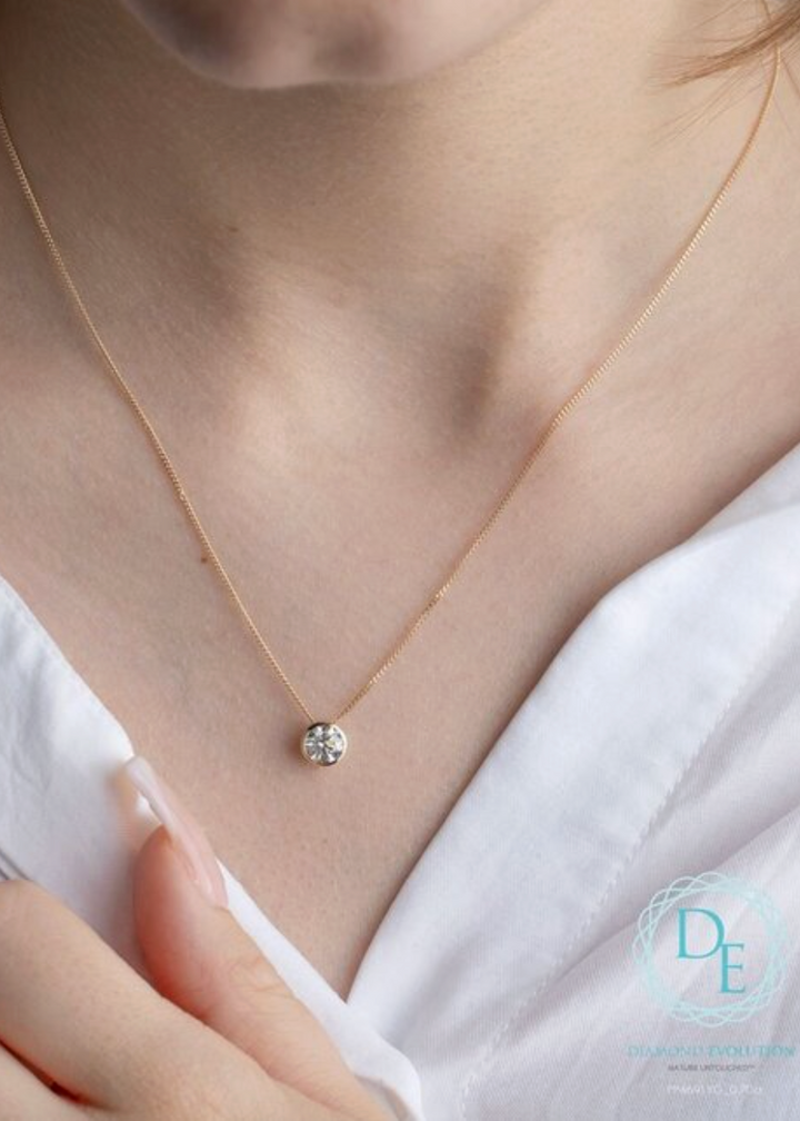 Pendentif en diamant cultivé en laboratoire en or jaune 10 carats