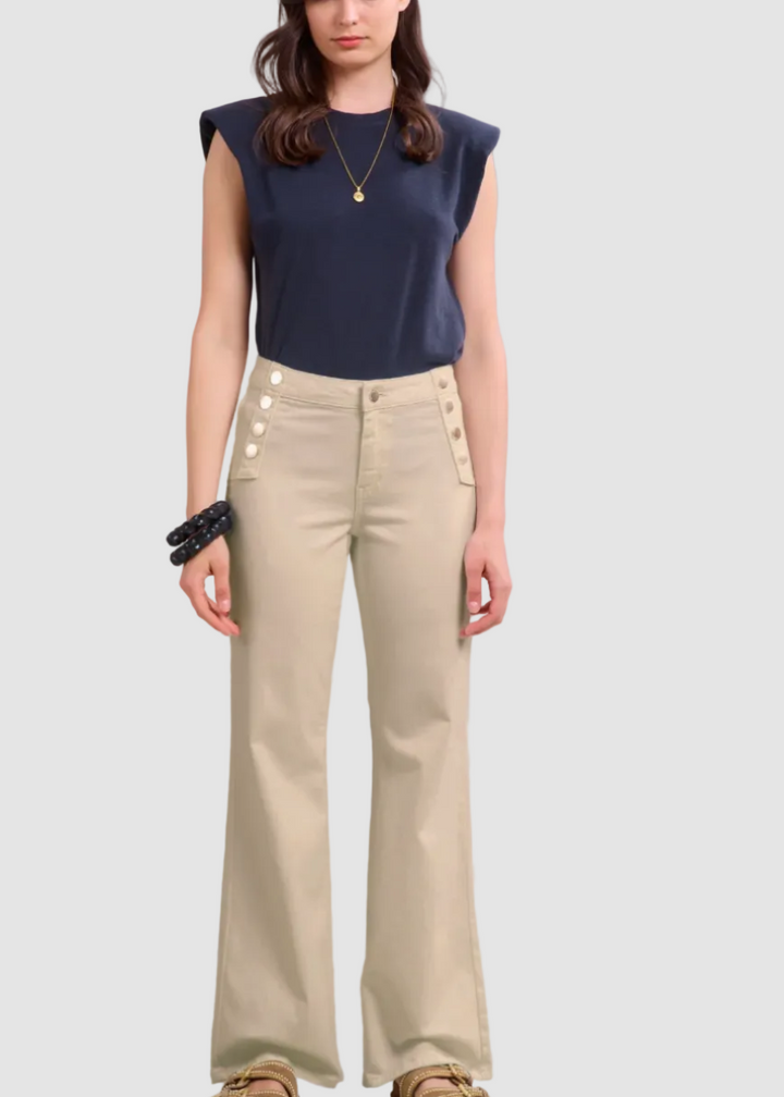 Jean bootcut à boutons dorés