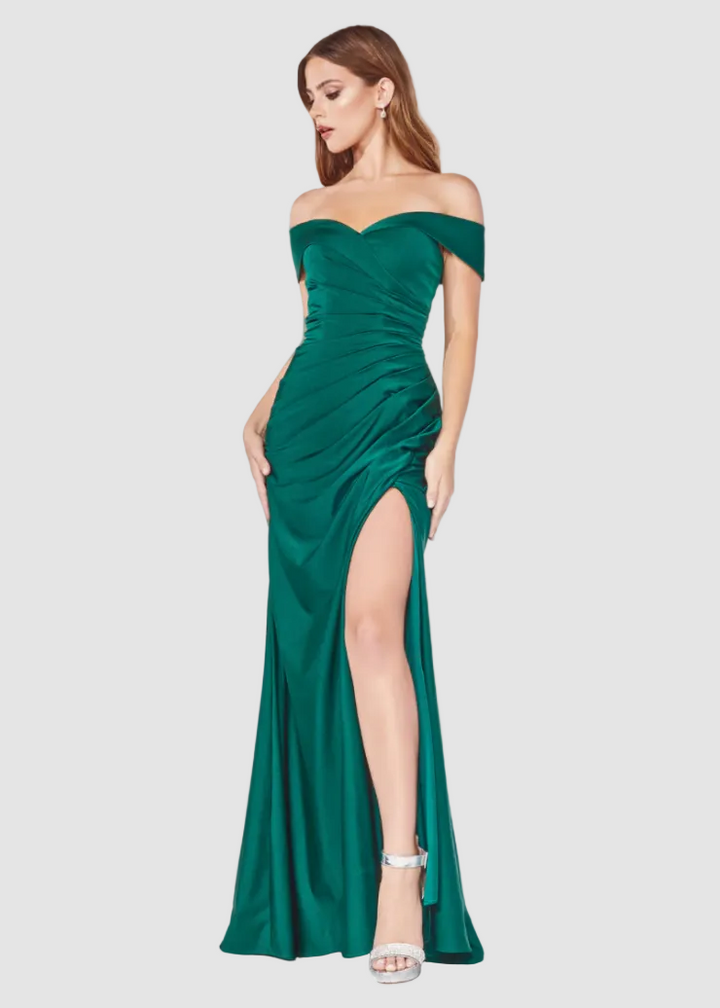 Robe en satin stretch à épaules dénudées et fente haute