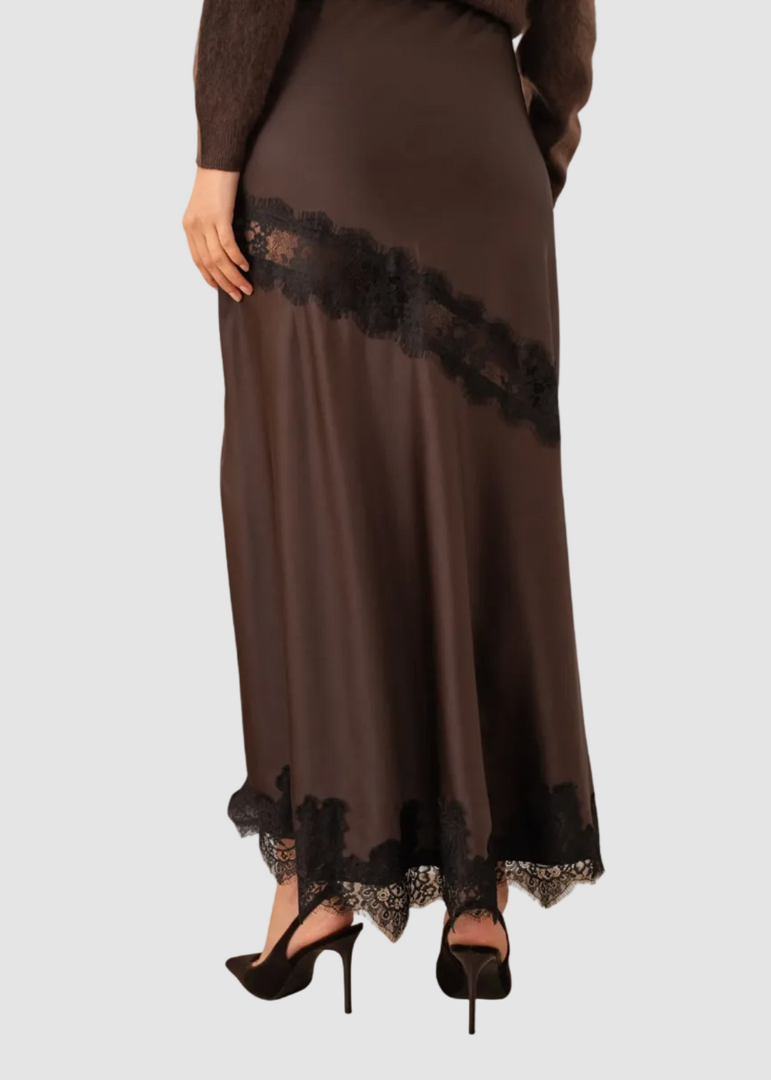 Jupe fendue en Satin empiècement en Dentelle
