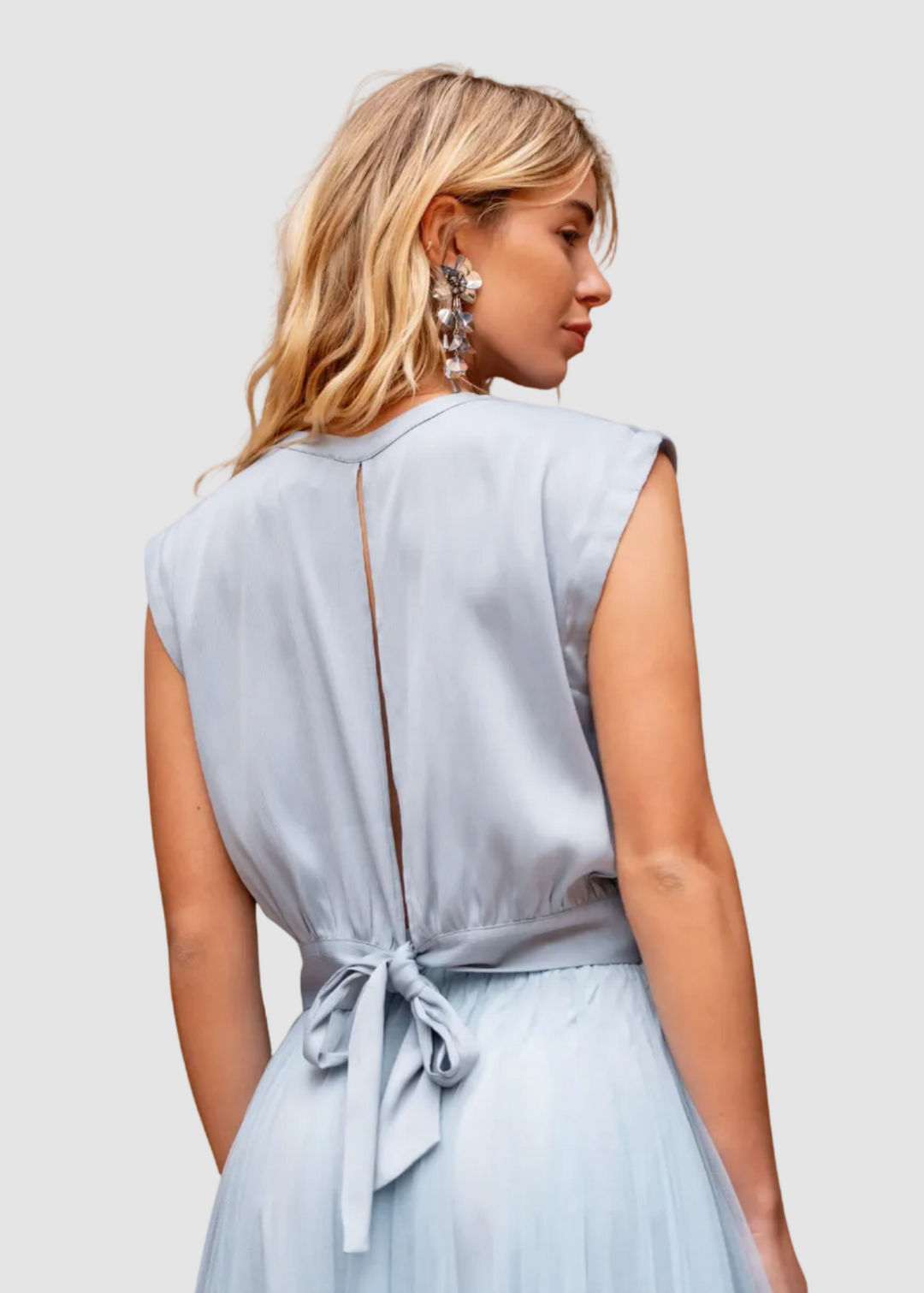 Top soyeux avec nœud dans le dos Maggie